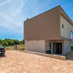 Villa Artsi *