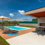 Villa Artsi *