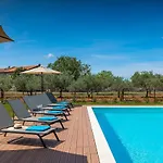 Artsi Villa
