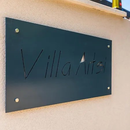 Villa Artsi *