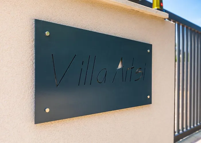 Villa Artsi *