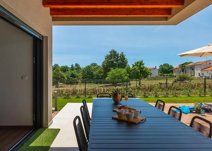 Artsi Villa *