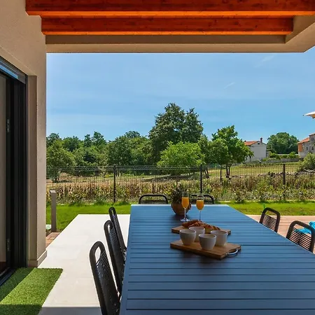 Artsi Villa *