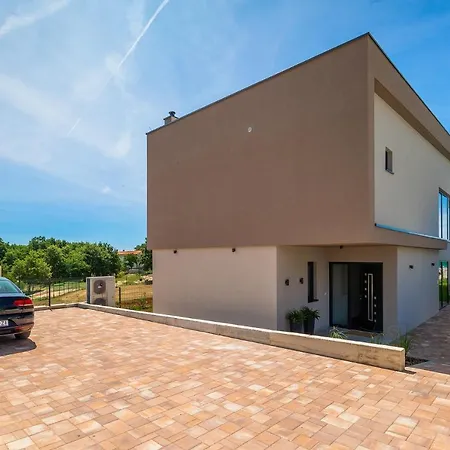 Villa Artsi *