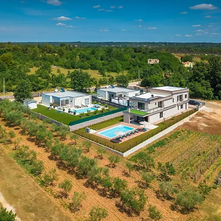 Artsi Villa *