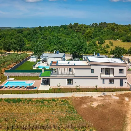 Villa Artsi *